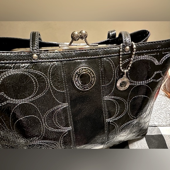 Coach ❤️Kiss Snap Patent Leather Mono Satchel - Picture 2 of 16